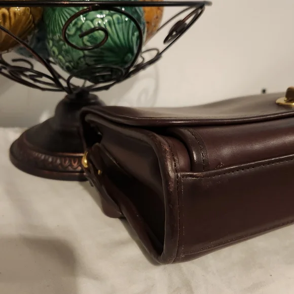 **SOLD**Coach Ridgefield - Picture 3 of 13